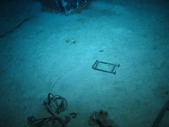 Nondesript wreckage on seabed